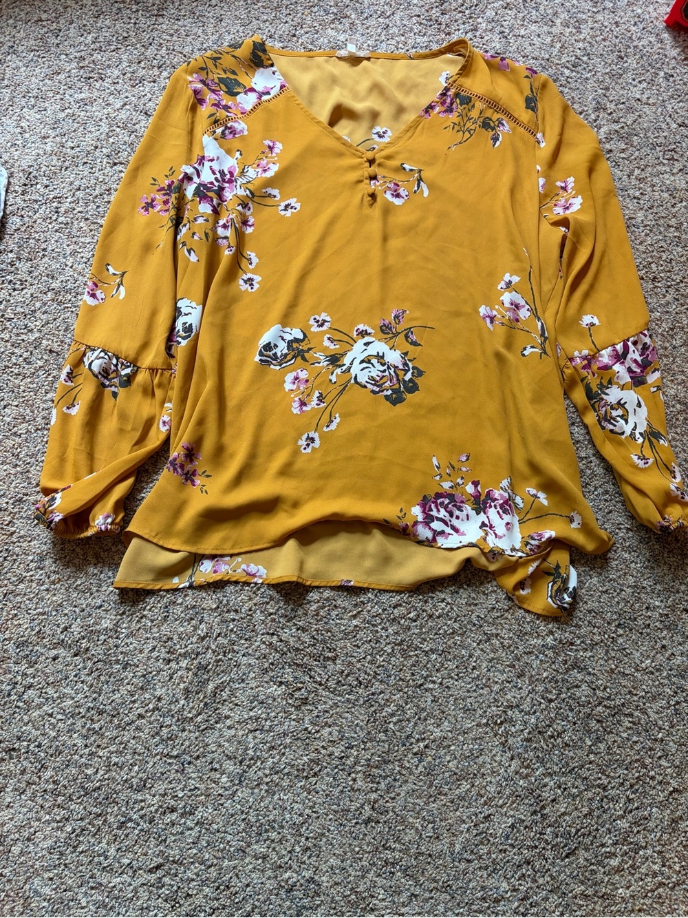 Maurices Plus Size Women’s Tops Bundle | XXL, 2X, Size 2 | 7 Pieces - Picture 3 of 15